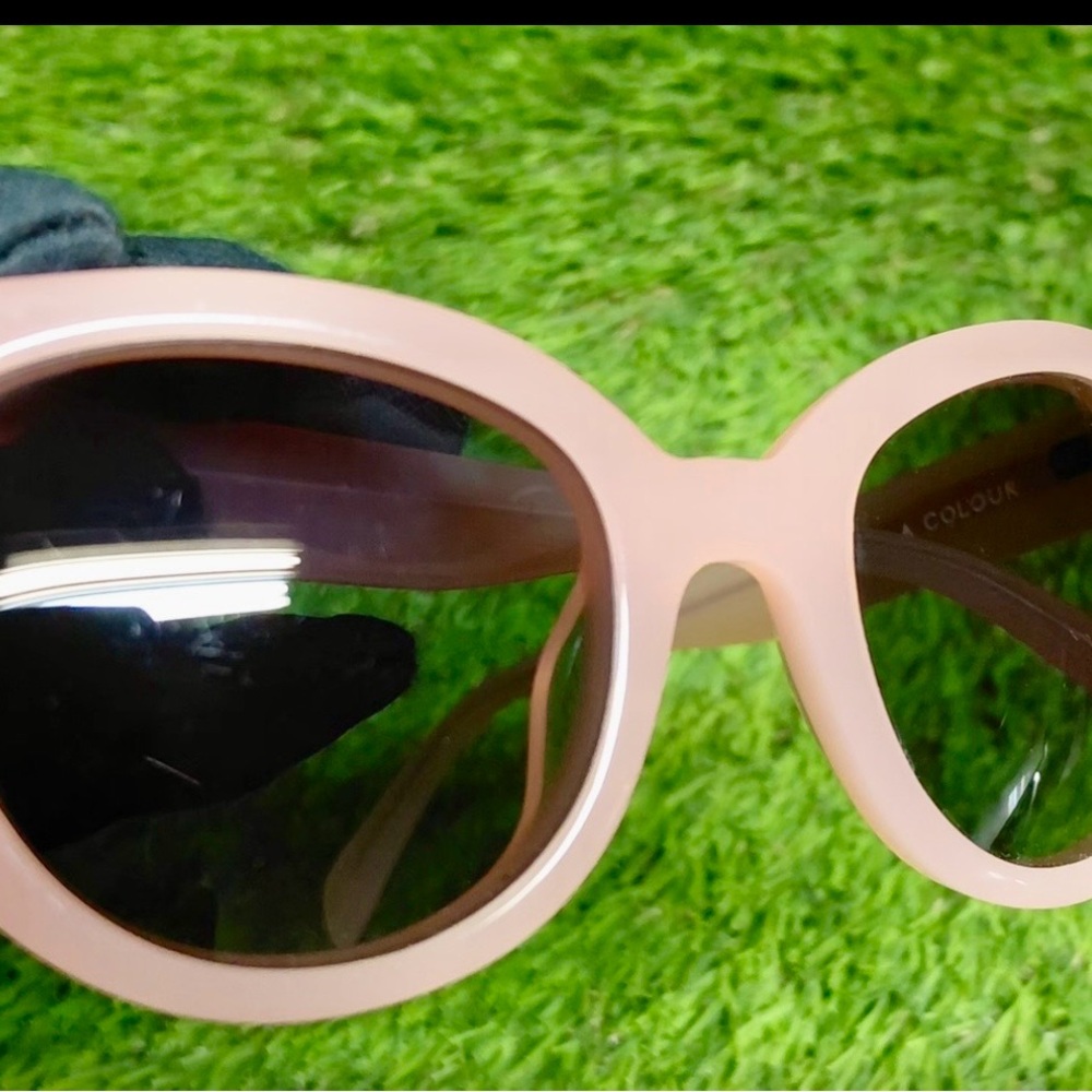 Euc Unisex Carla Colour Barton Sunglasses In Flesh/Haze By Carla Colour. View 5